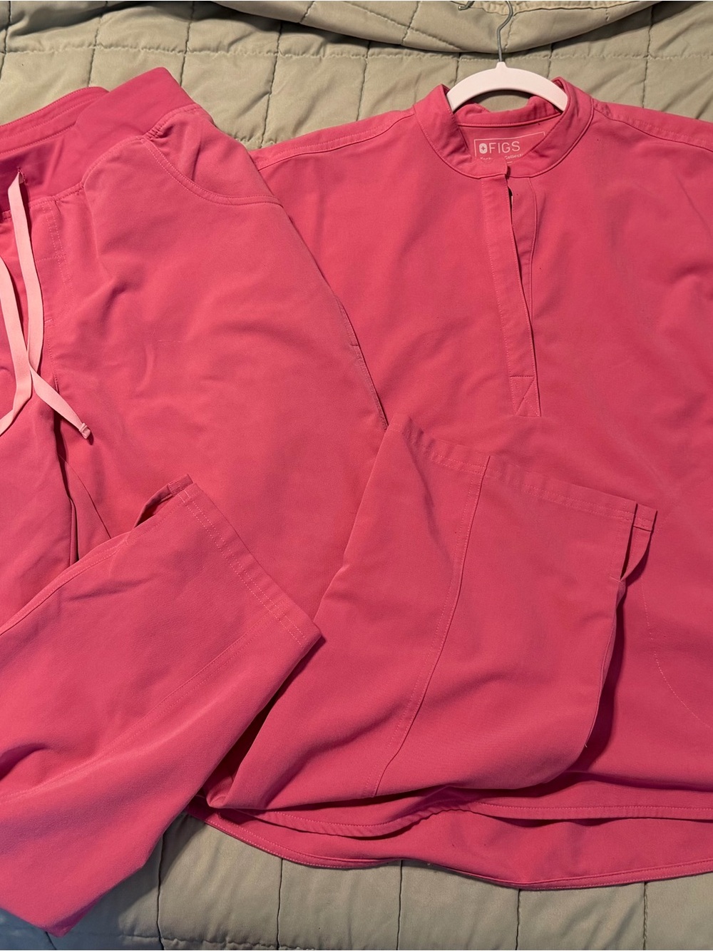 FIGS Women’s Pixel Pink Scrub Top & Pants Set